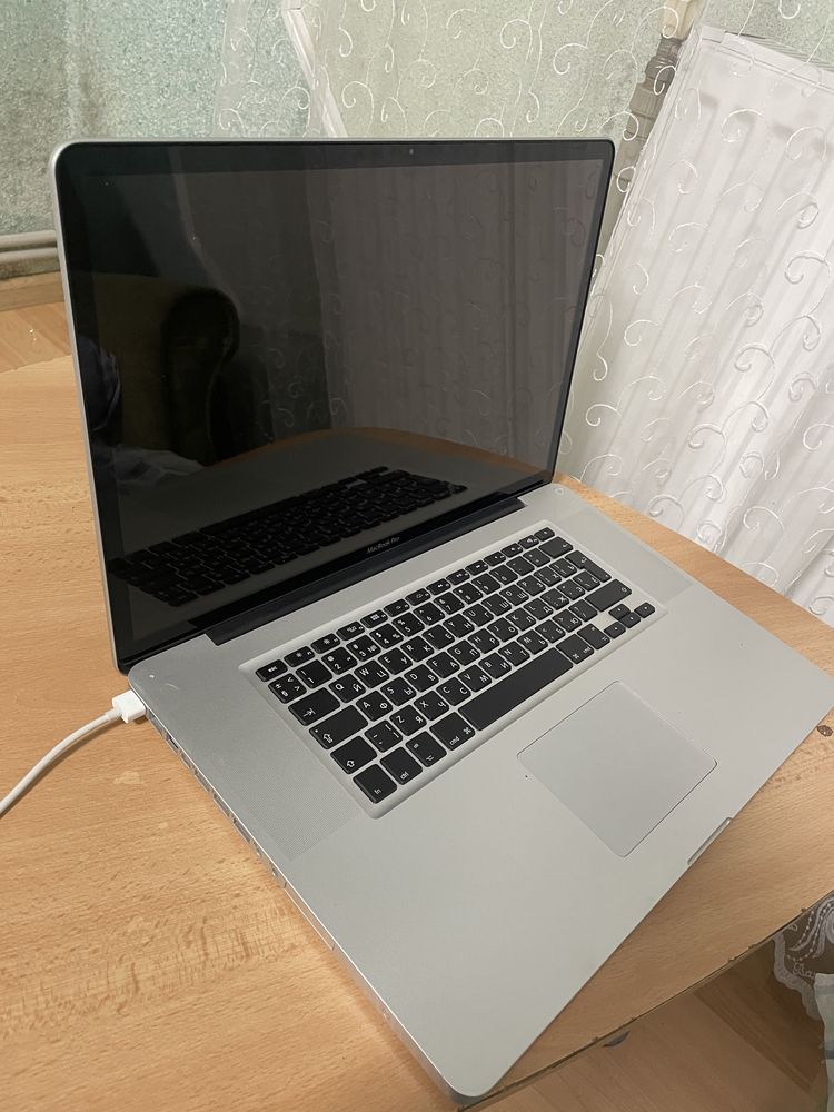 MacBook Pro 17 2011 cor I7 16gb 256gd торг присутній