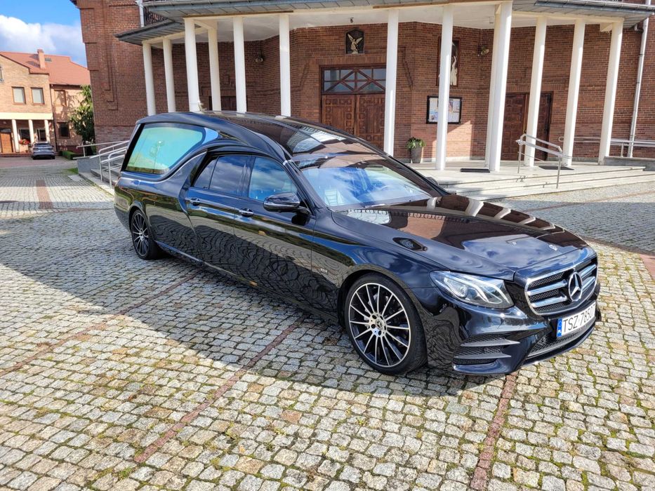 Karawan pogrzebowy Mercedes AMG W 213 BOJAR