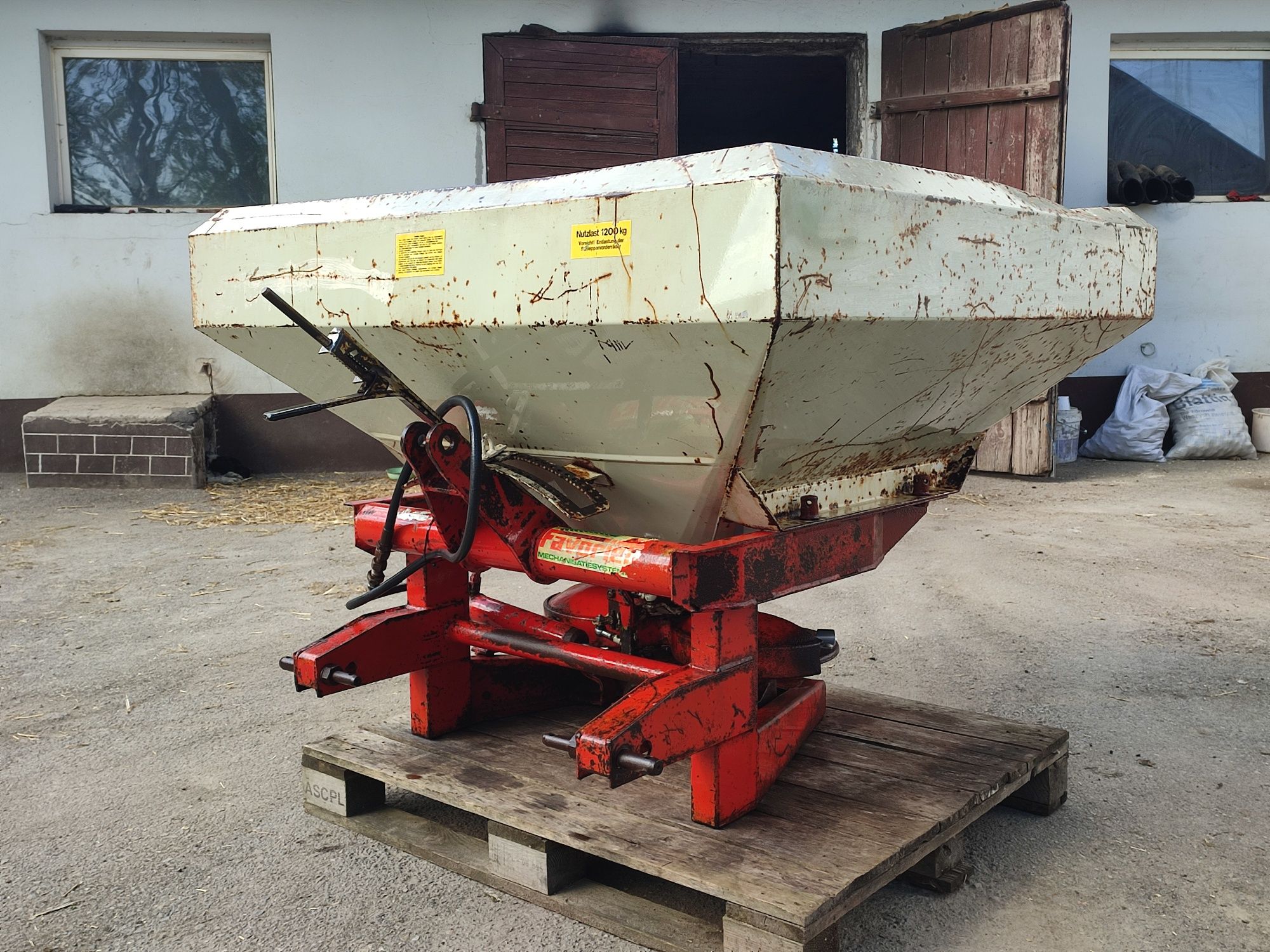 Rozsiewacz nawozu rauch komet zs/1000 N,kuhn mds , Amazone 902 Niemcy
