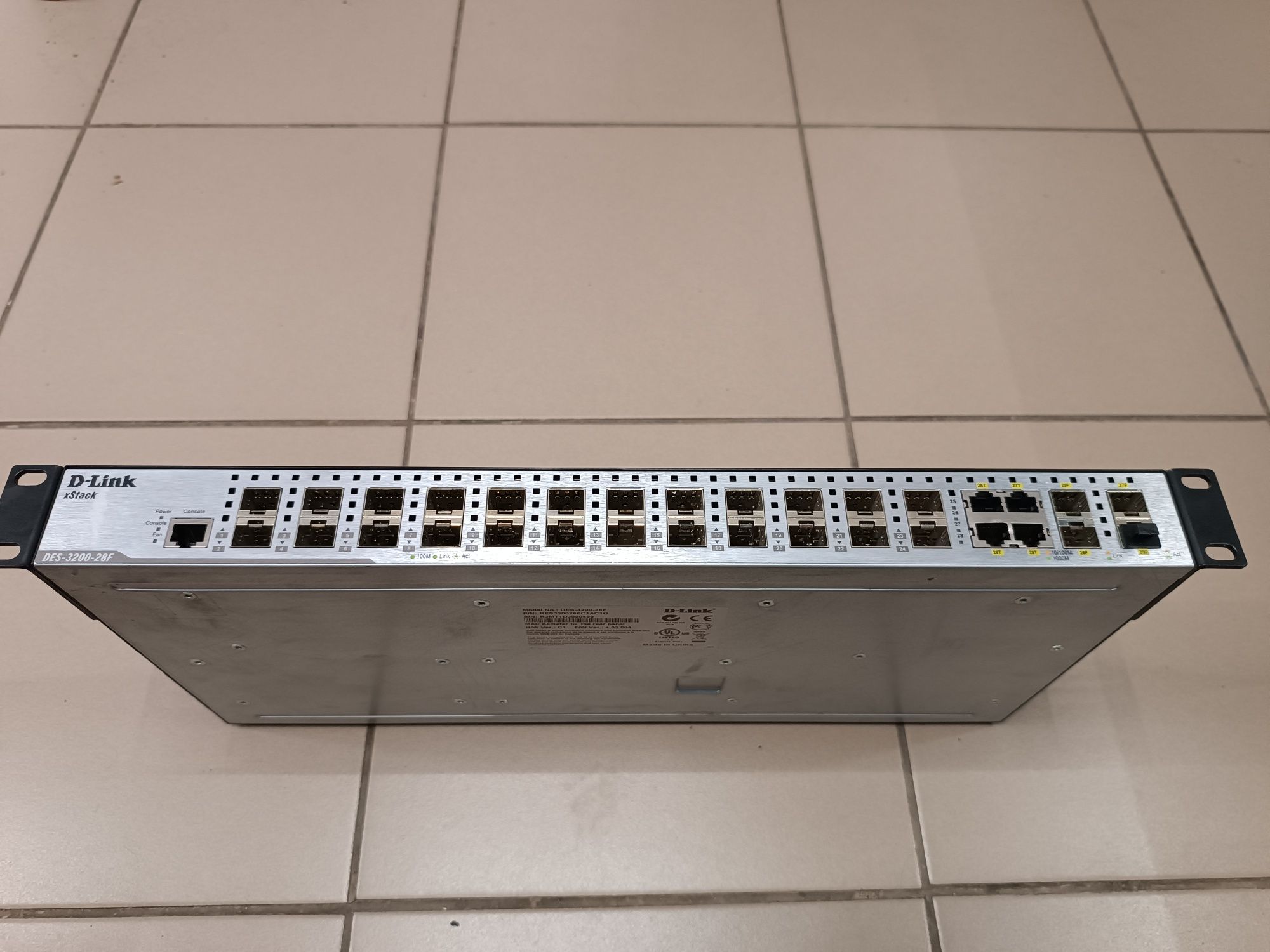 D-Link DES-3200-28F C1