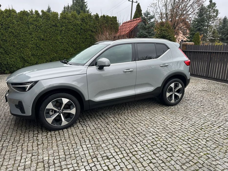 Volvo XC 40 2024 B5 AWD wersja PLUS Bright Theme
