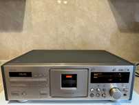 Кассетная дека высокого класса TEAC V 7000. Цвет серебро.