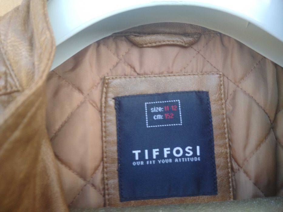 Conjunto de Casaco em Ecopele de menino da Tiffosi e camisa