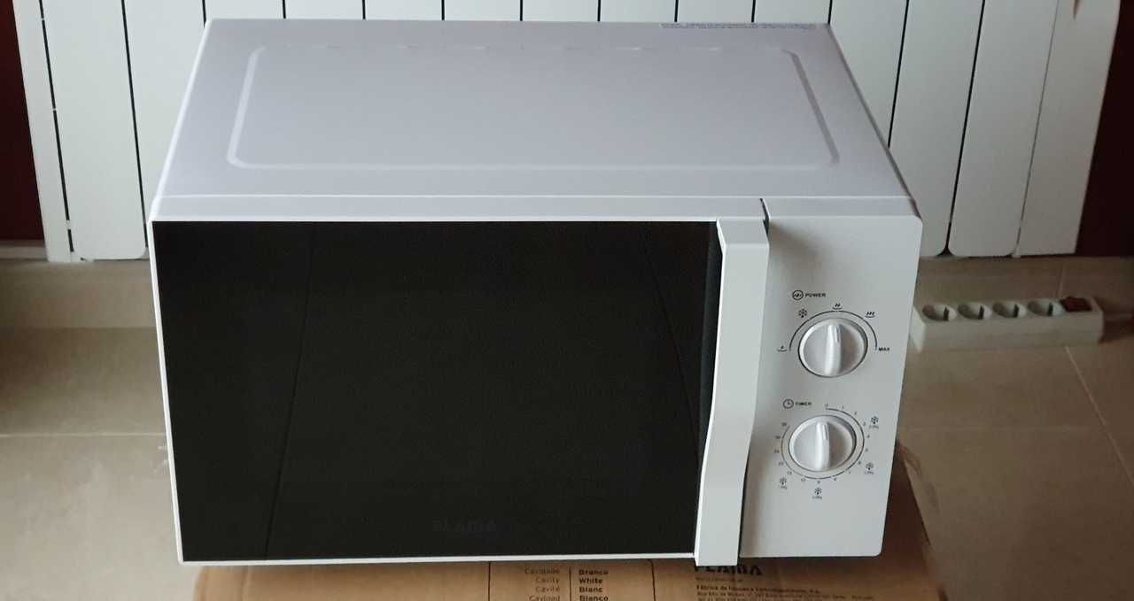 Microondas Flama 23L
