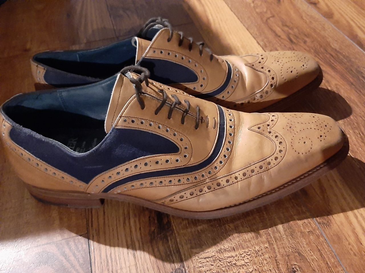 Кожаные мужские туфли BARKER из колекции