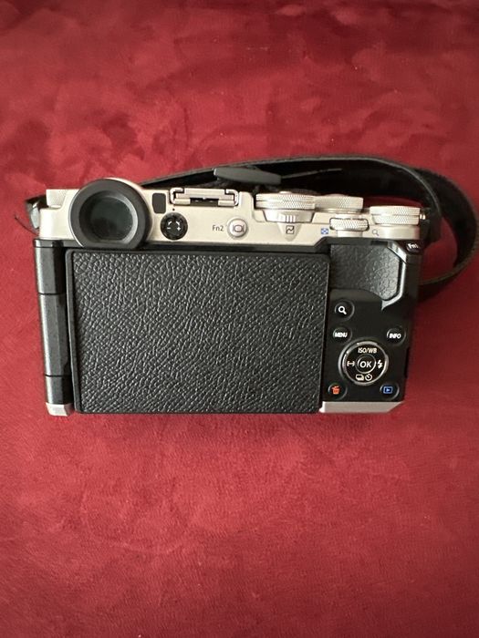 Olympus Pen-F prateada