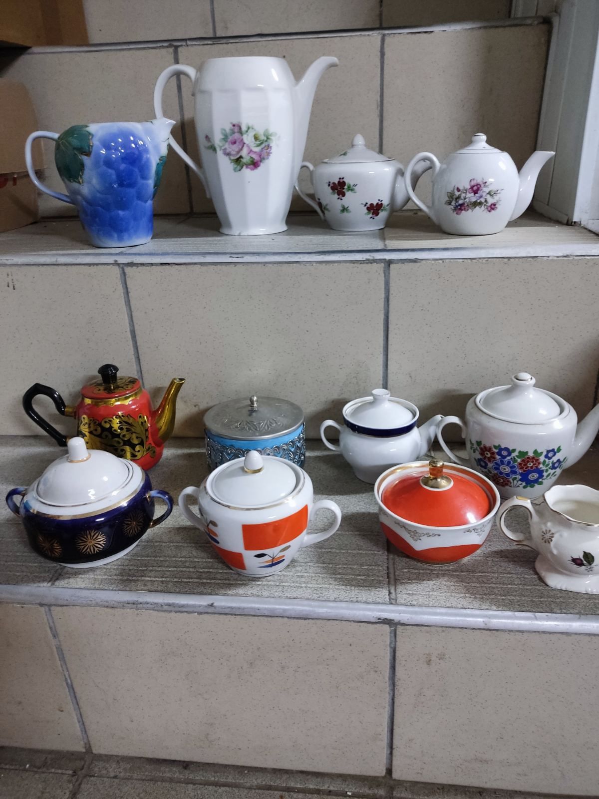 Блюдца,чашки,маслёнки ,заварные чайники ссср
