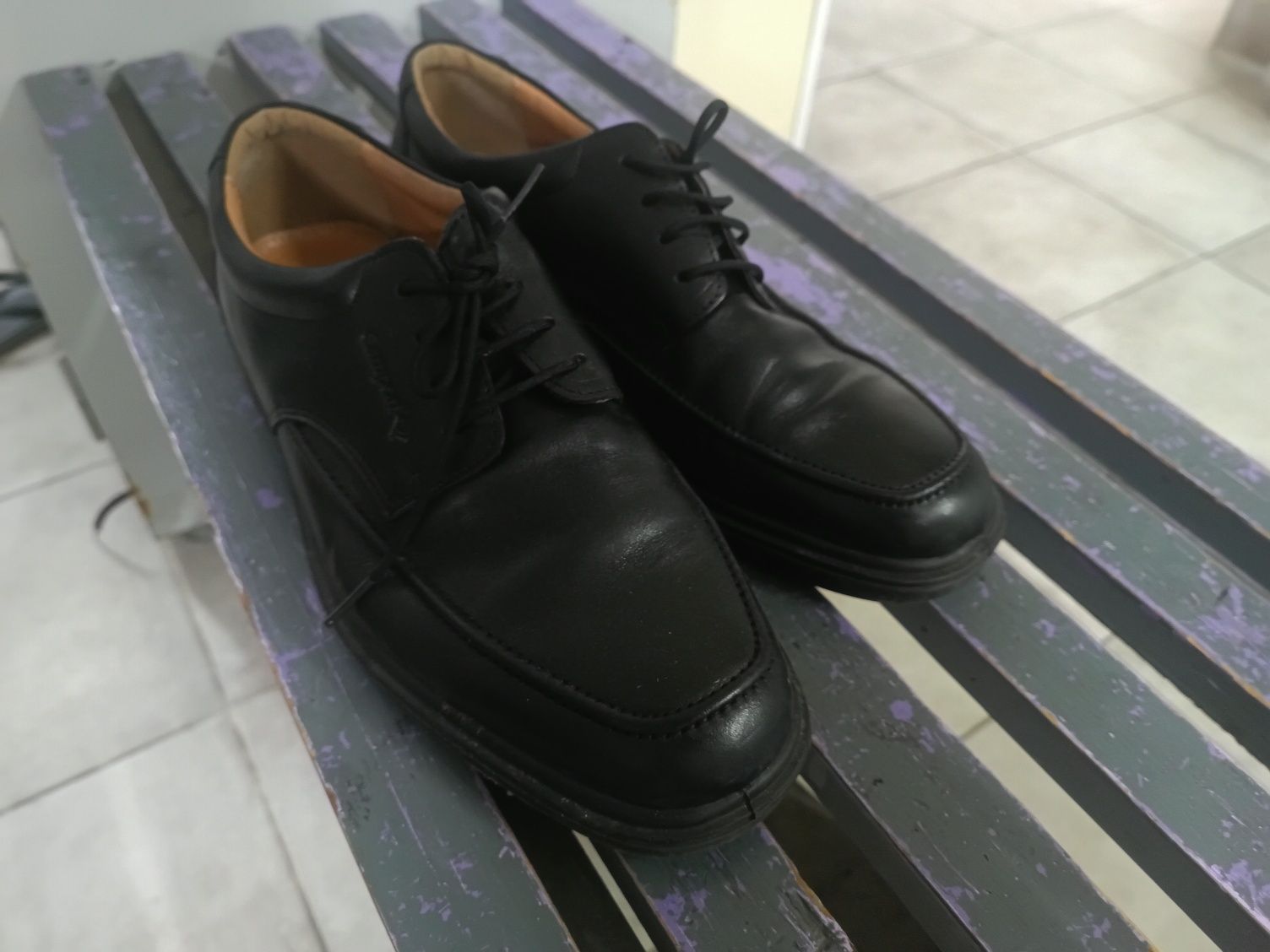 Sapatos pretos camport