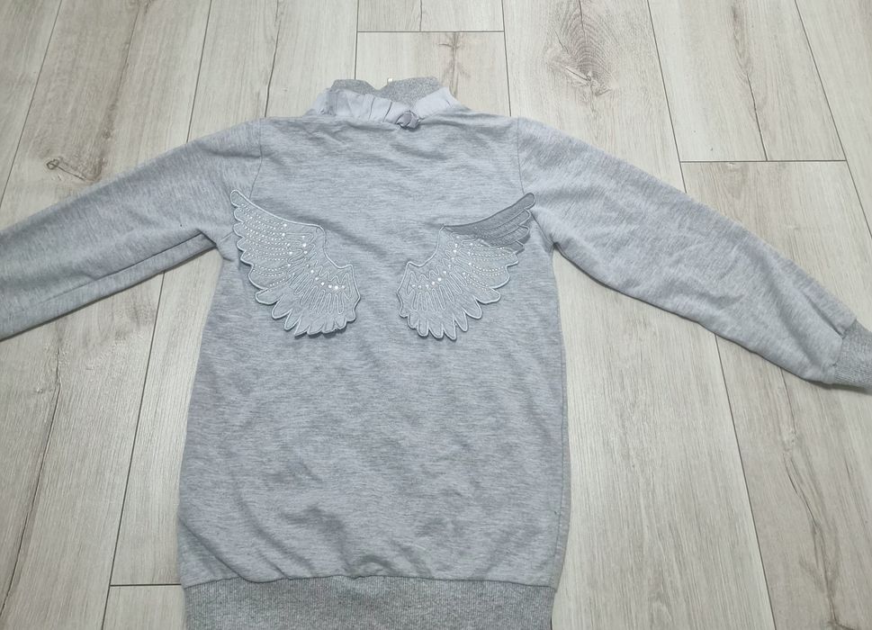Dres szary ze skrzydłami r.140 dla dziewczynki