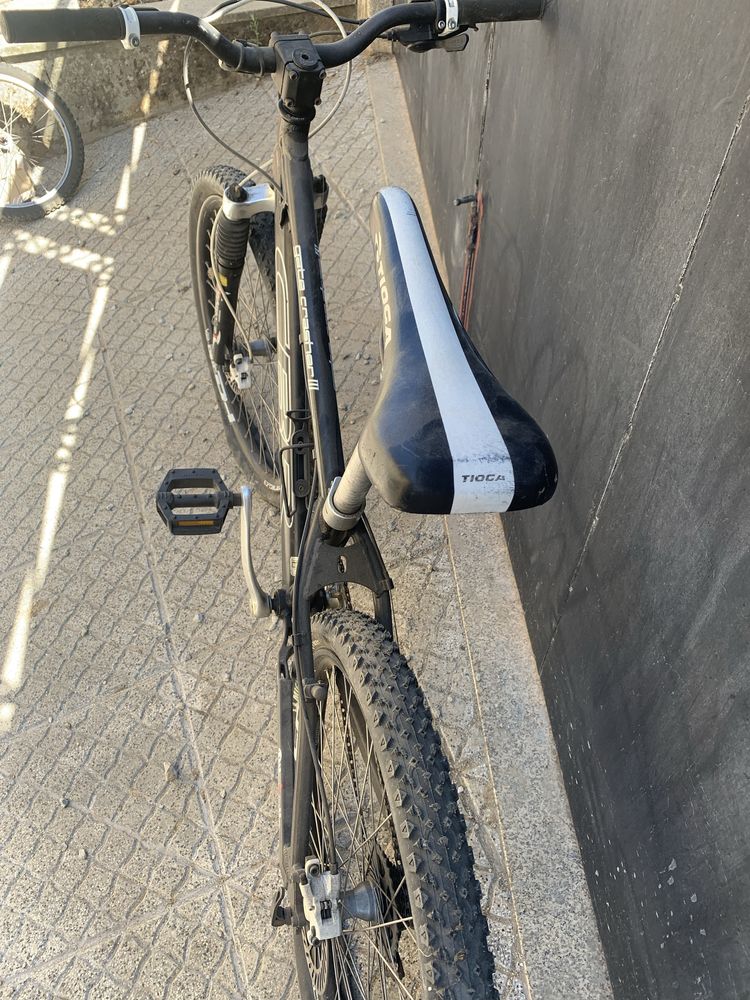 Bicicleta usada poucas vezes