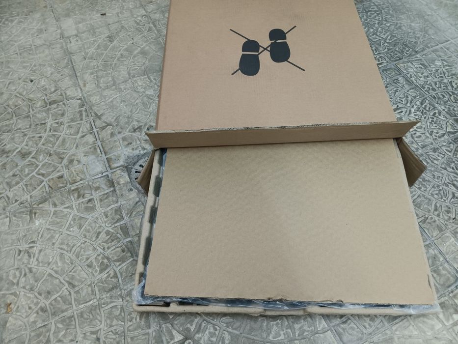 Placa vitrocerâmica Junex 3 de 4 zonas a funcionar (arranjo ou peças)