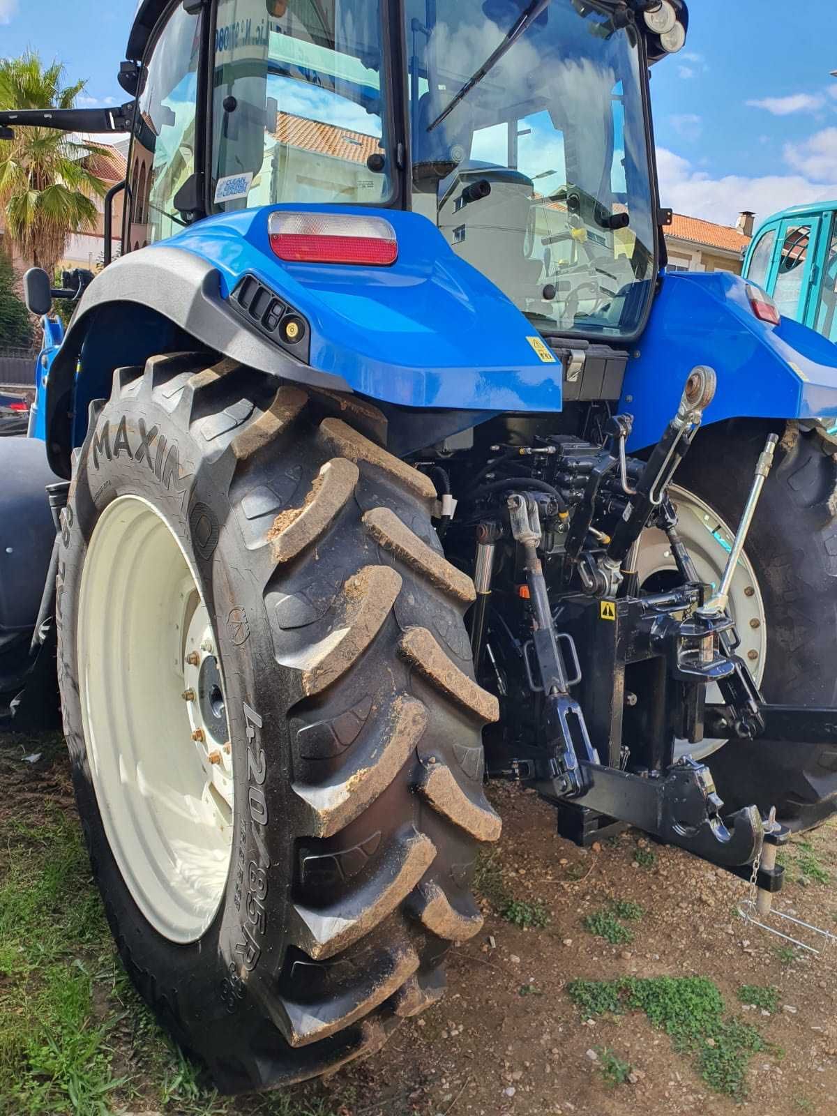 Trator New Holland T5