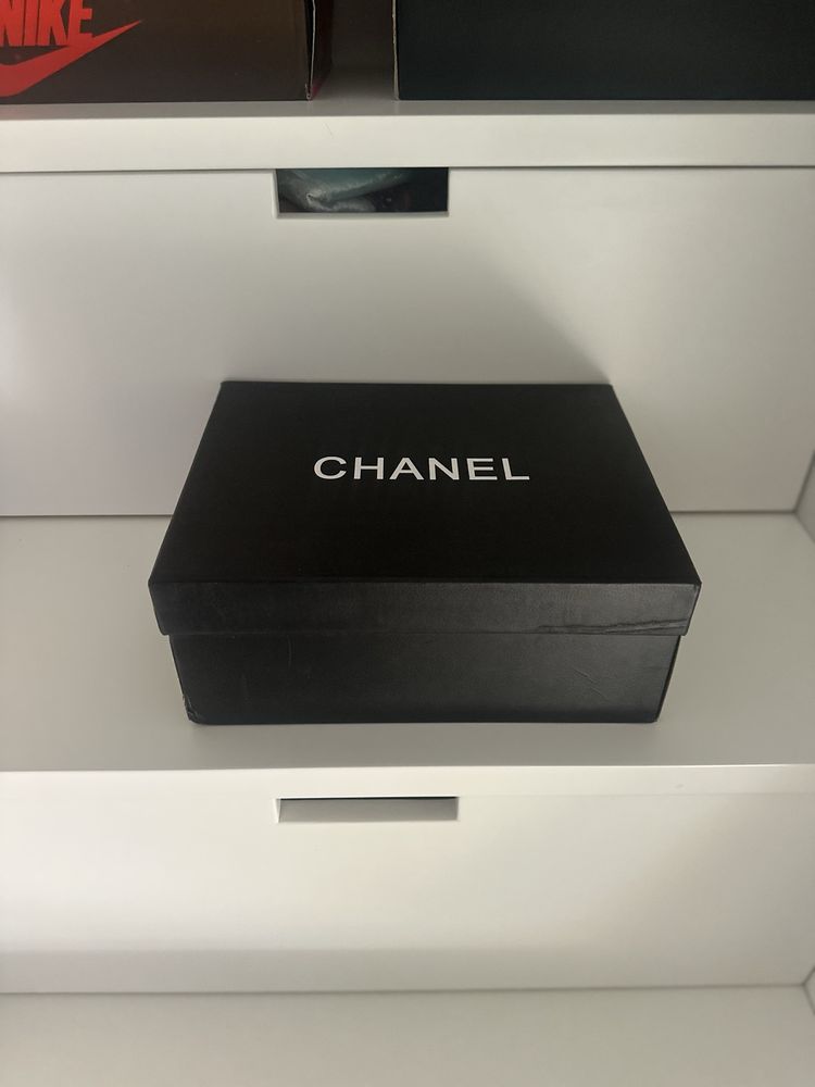 Chanel cc runner