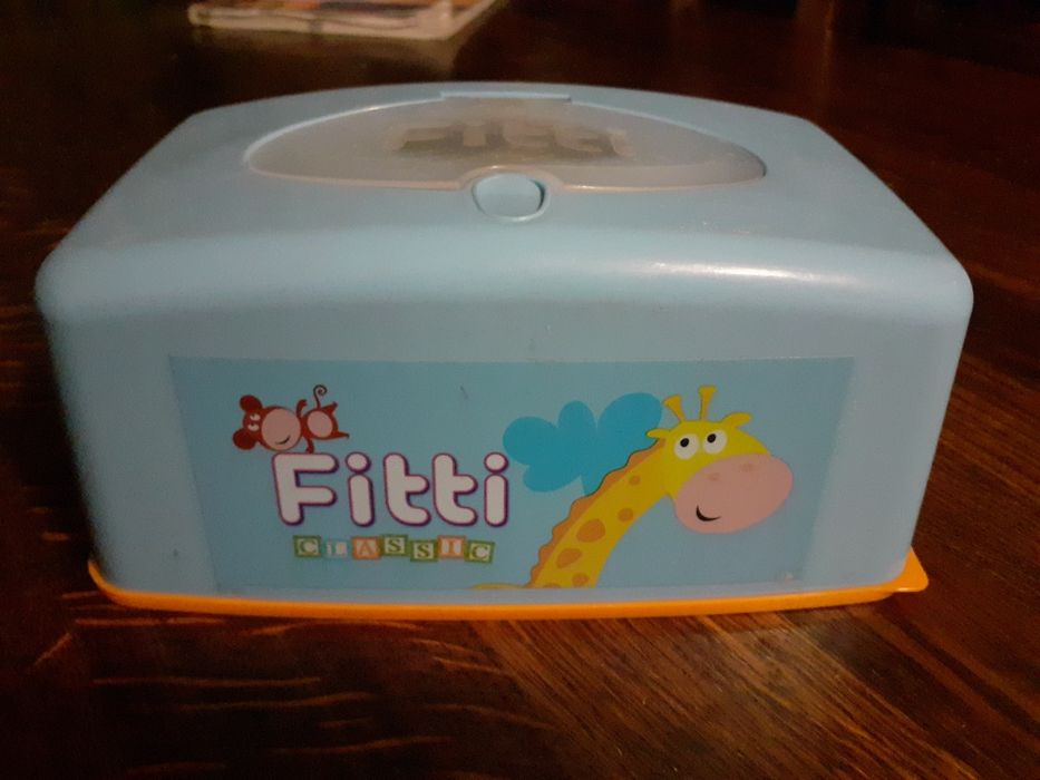 Zestaw dla przyszłej mamy. Nowe butelki, smoczek, wkładki laktacyjne i