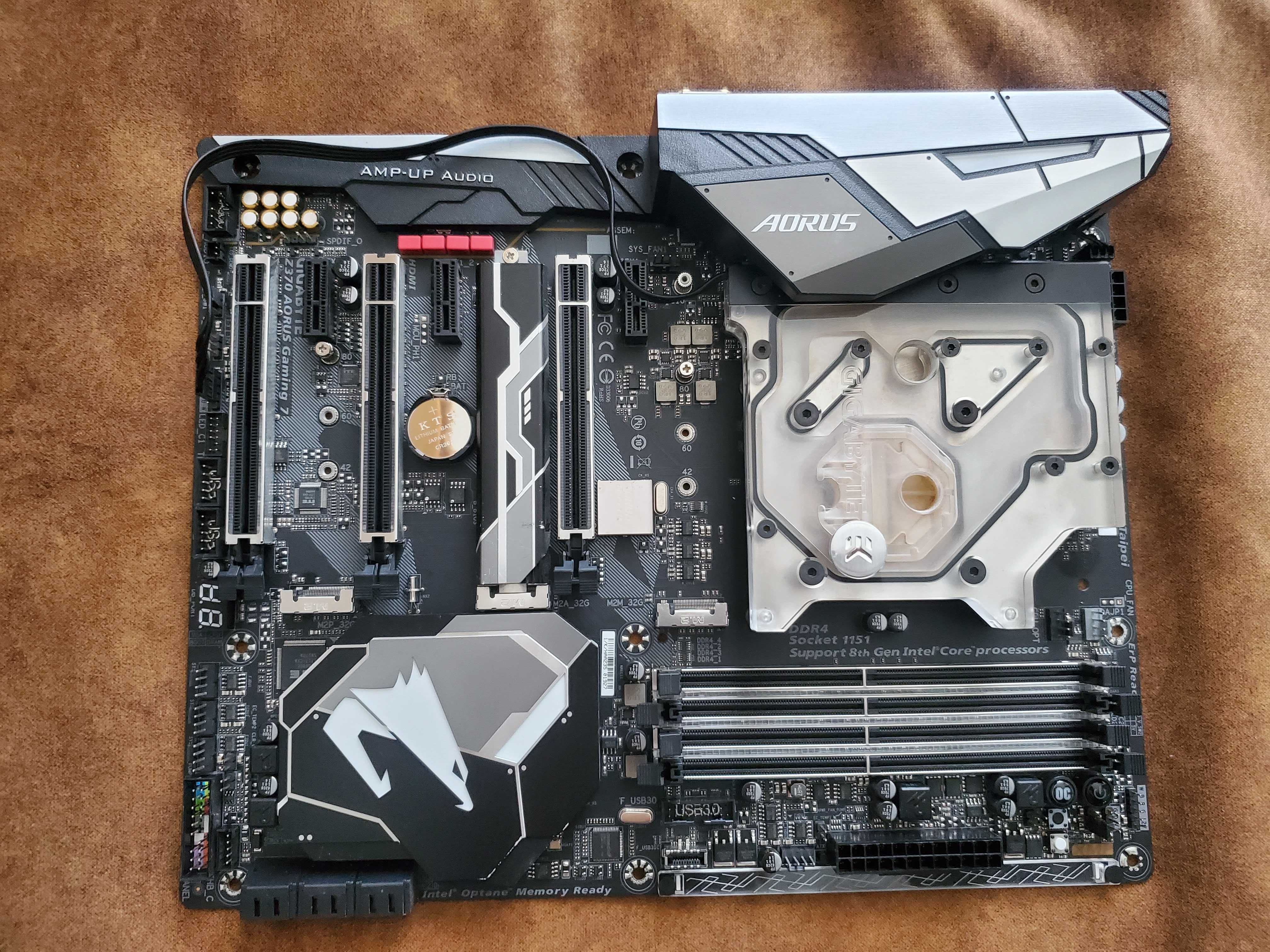 Intel Core i7-8086K + Gigabyte Z370 Aorus Gaming 7 + EKWB Monoblock