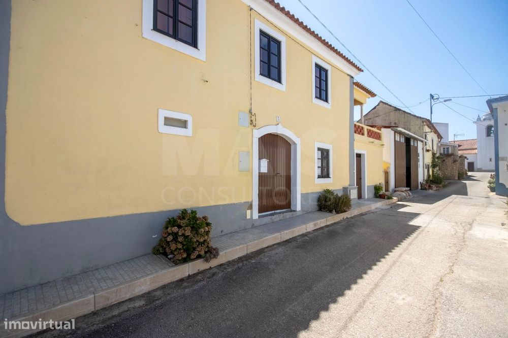 Moradia T2 + 1 com armazém de 138m²