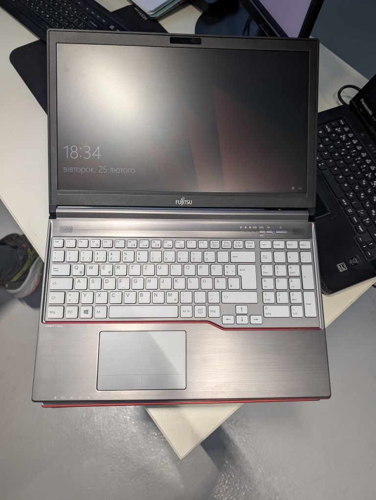 Ноутбук Fujitsu LIFEBOOK E756: Екран 15,6- Core i5, 256 SSD-Є 400 шт