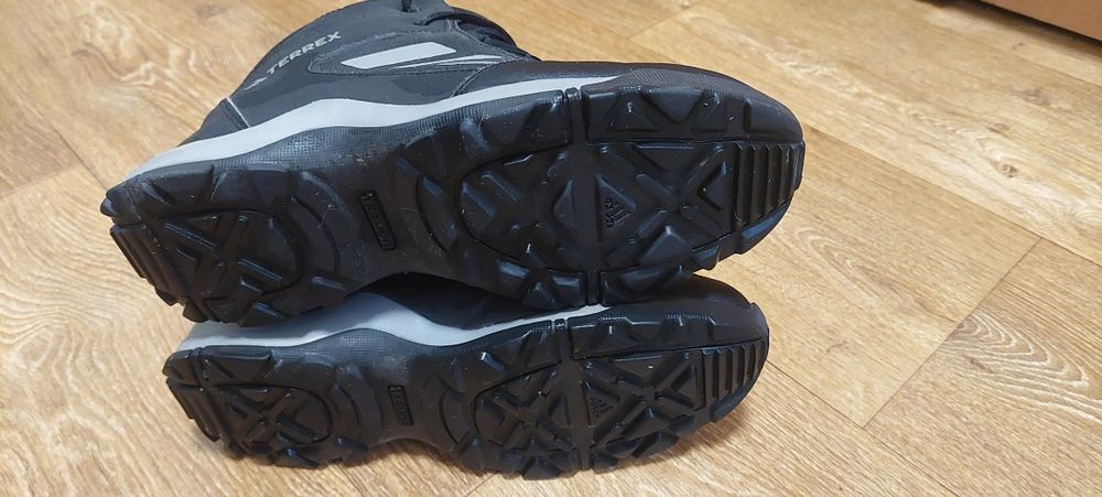 Трекінгові черевики adidas