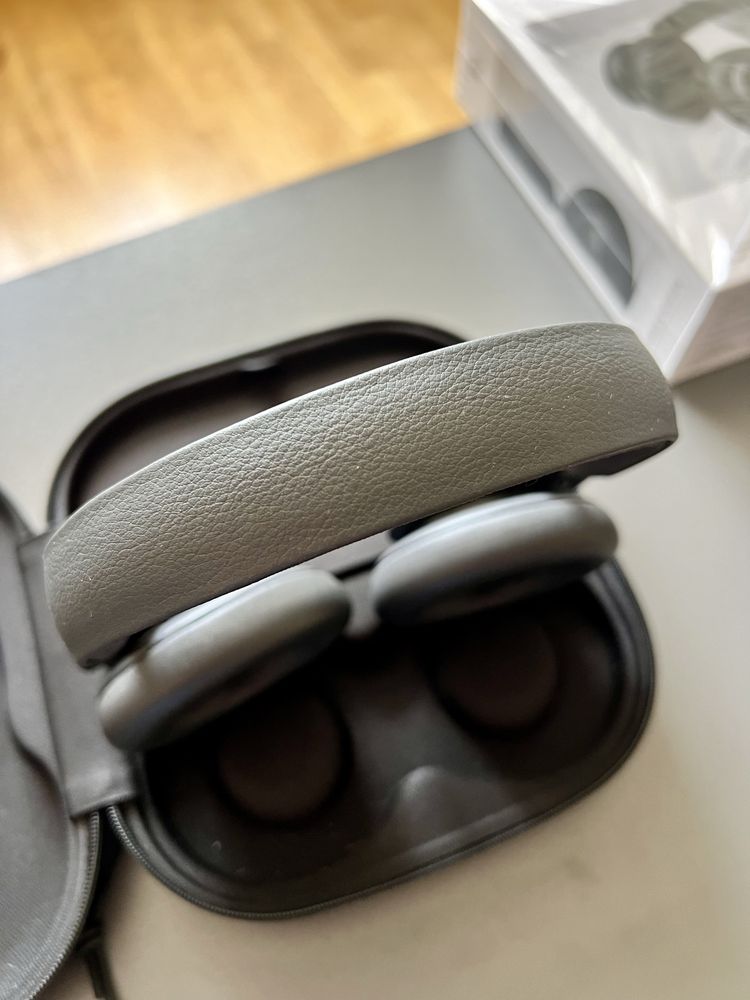 Навушники Bang & Olufsen
