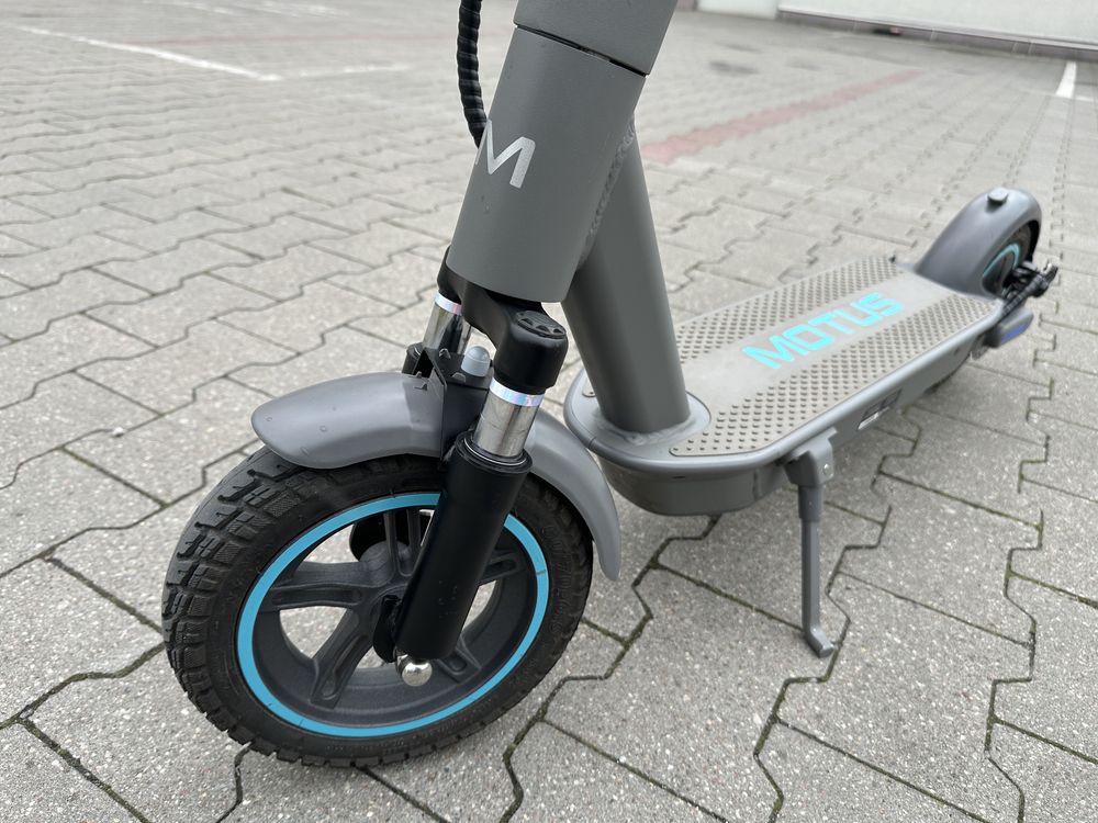 Motus Scooty 10 Plus