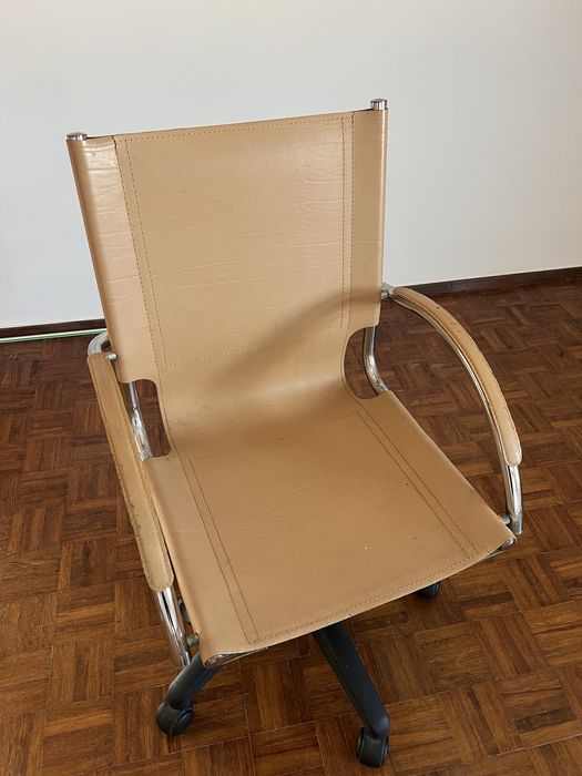 Cadeira de escritório com rodas
