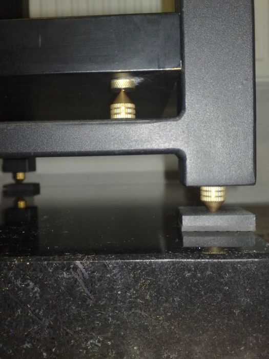 Stolik pod gramofon Rogoz Audio Fras Svart, granitowa podstawa