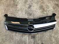 Решітка радіатора Opel Astra H рестайл