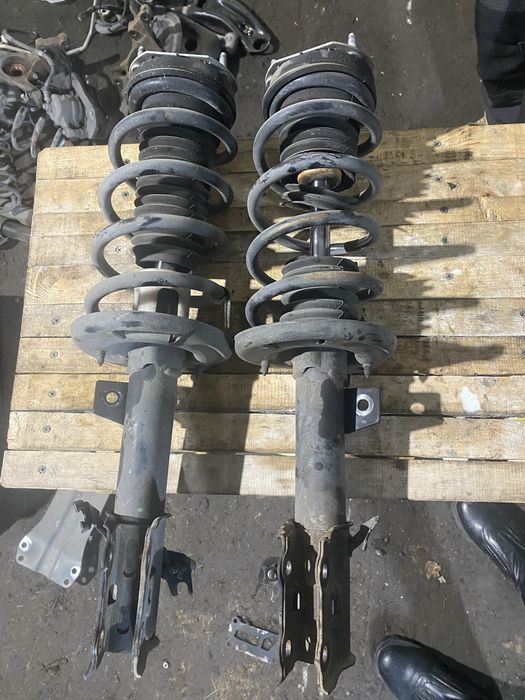 Стойка амортизатора передняя Ford Fiesta MK7 в сборе