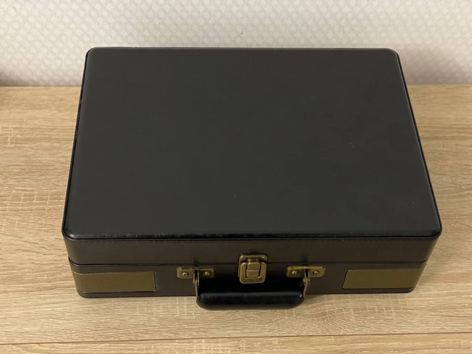 вініловий програвач Trynnay Turntable R610 в стилі ретро-валізи