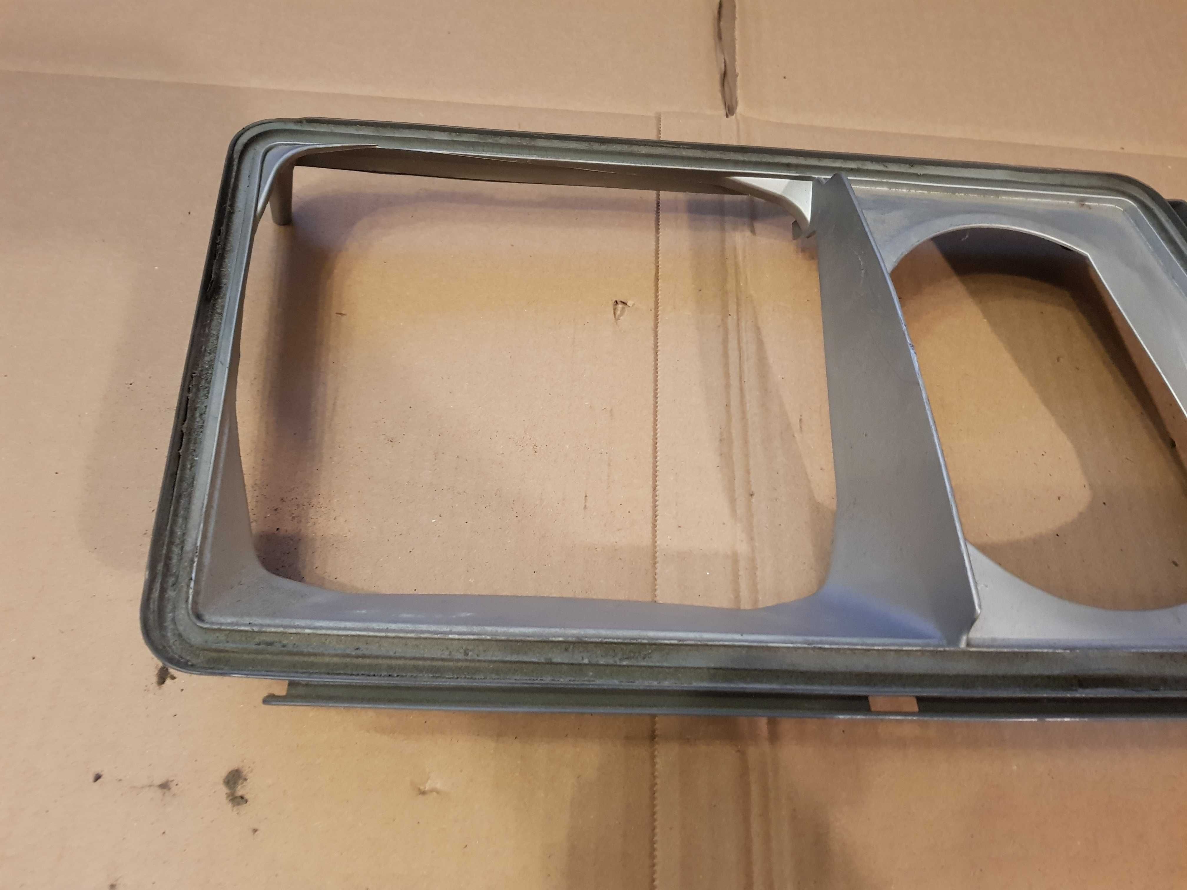 Ramka przedniej lampy mercedes W124 lewa lub prawa