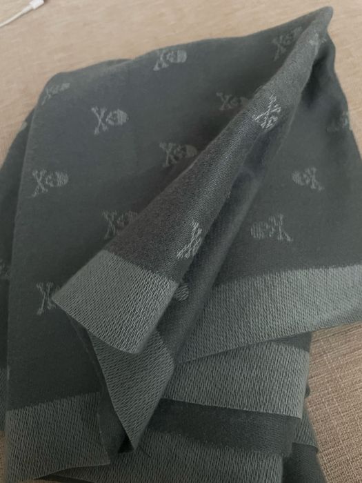 Zielony szalik Scalpers