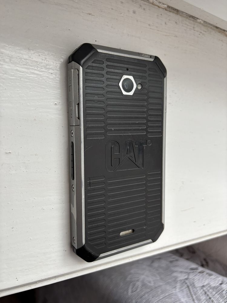 Продам протиударний смартфон Cat s50
