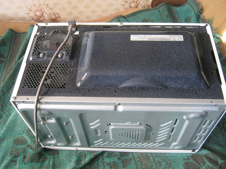 Микроволновка Samsung MT81KRW-2 б/у