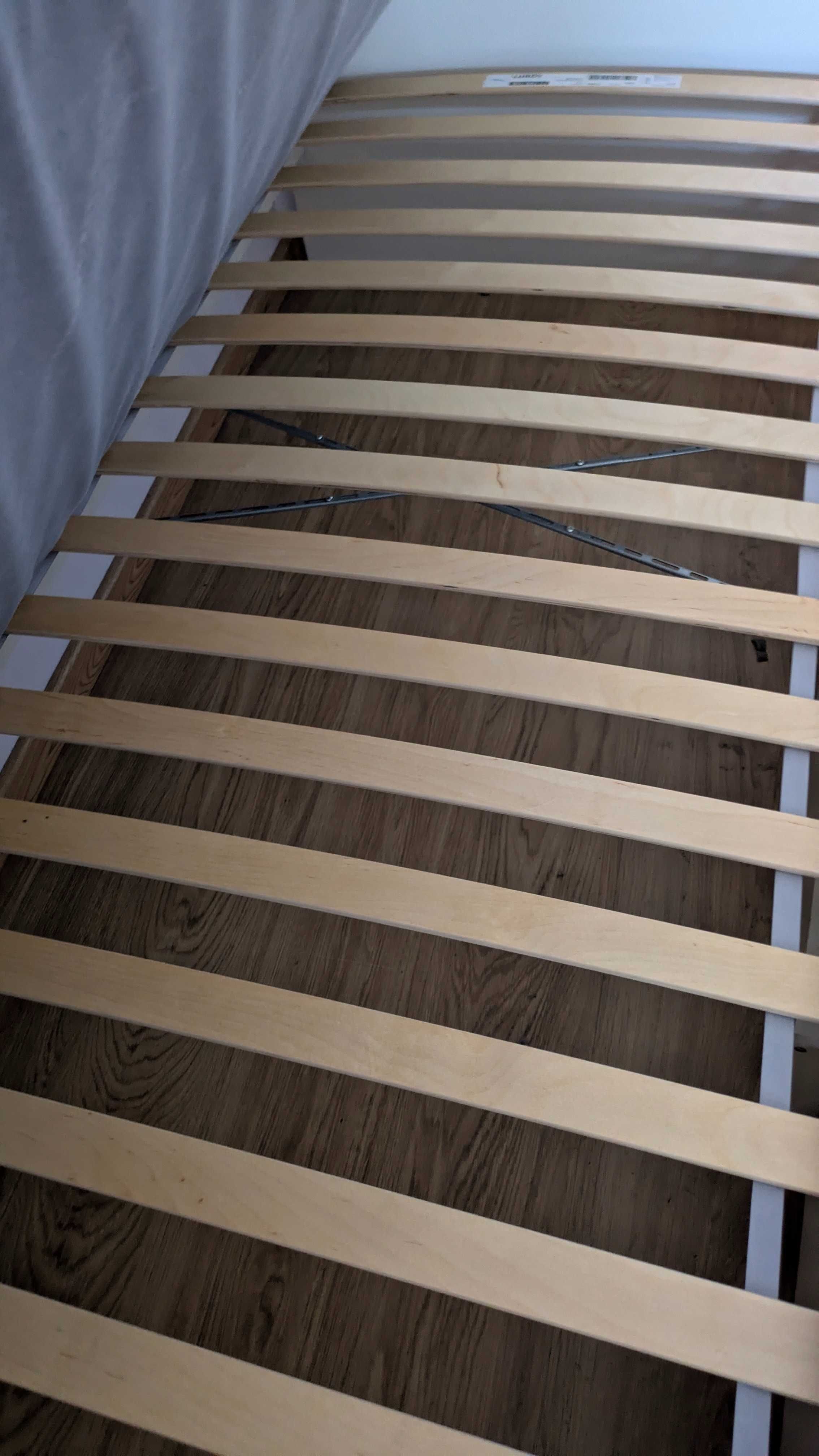 Cama Com Arrumos 200x90 cm