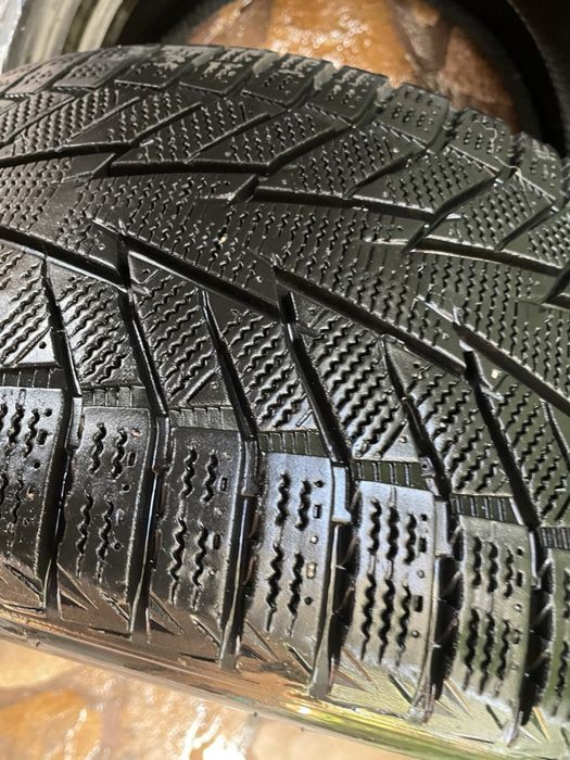 Зимові шини Hankook 245/40R18
