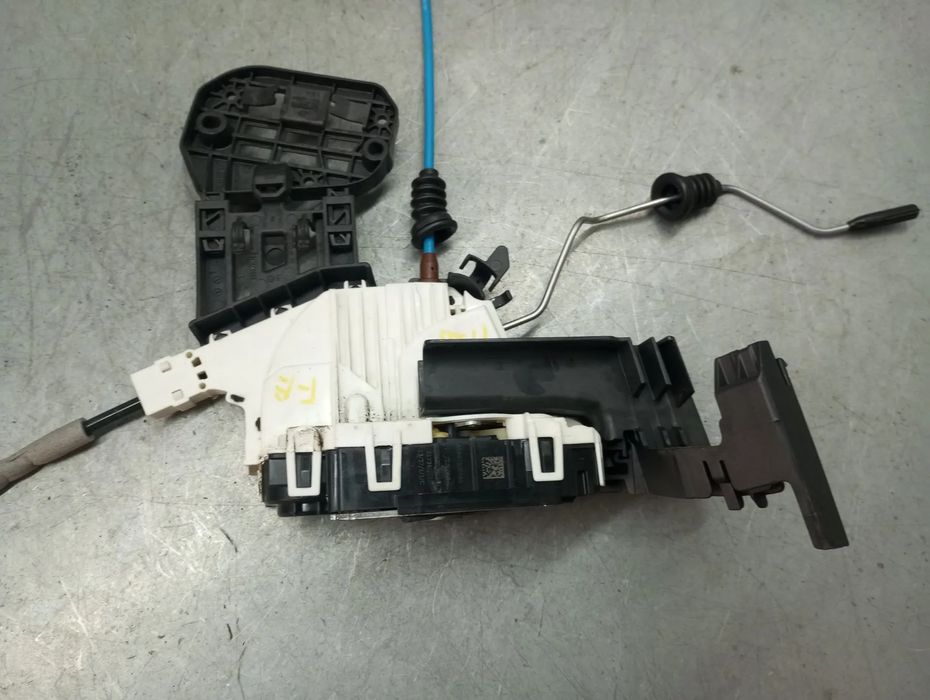 Fechadura / fecho porta frente esquerdo MERCEDES-BENZ Classe A (W176)