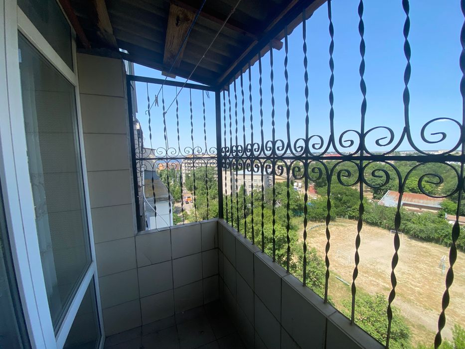 Продаж 2к/кв з додатковою кімнатою на мансарді в центрі міста (л1)