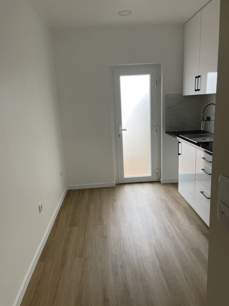 Apartamento T2 totalmente remodelado de novo