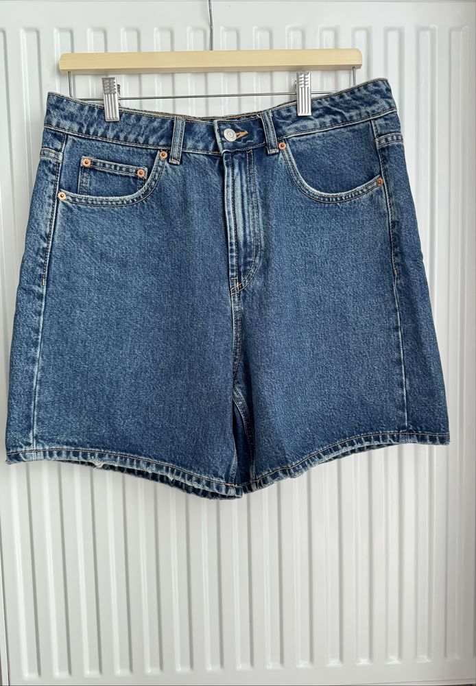 %% Szorty ZARA, EUR40