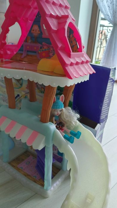 Domek Enchantimals z lalka