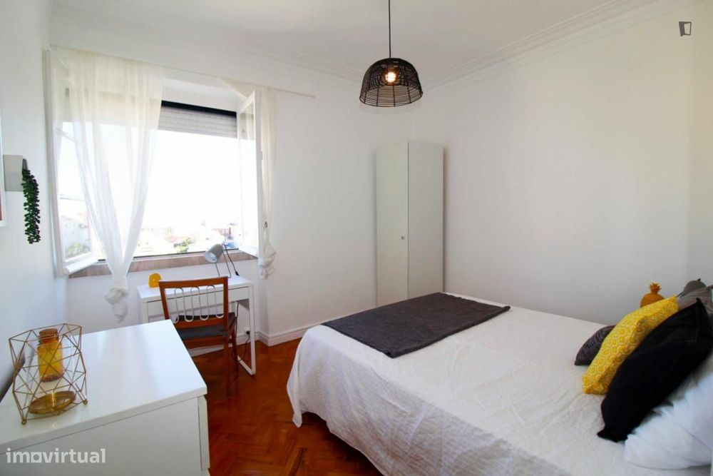 Quarto - localizado em Santa Apolónia Lisbon