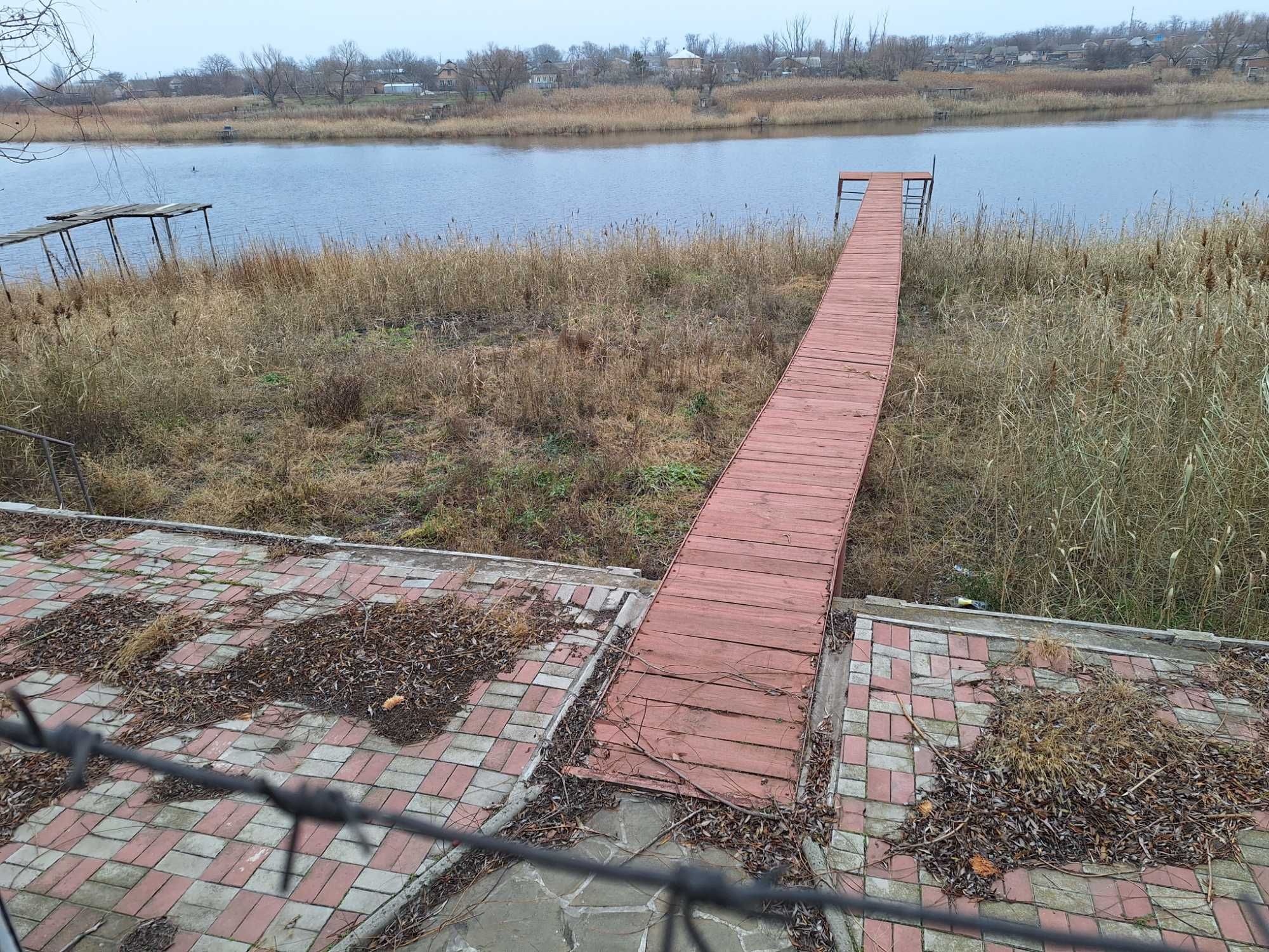 Новий готовий сучасний будинок.
