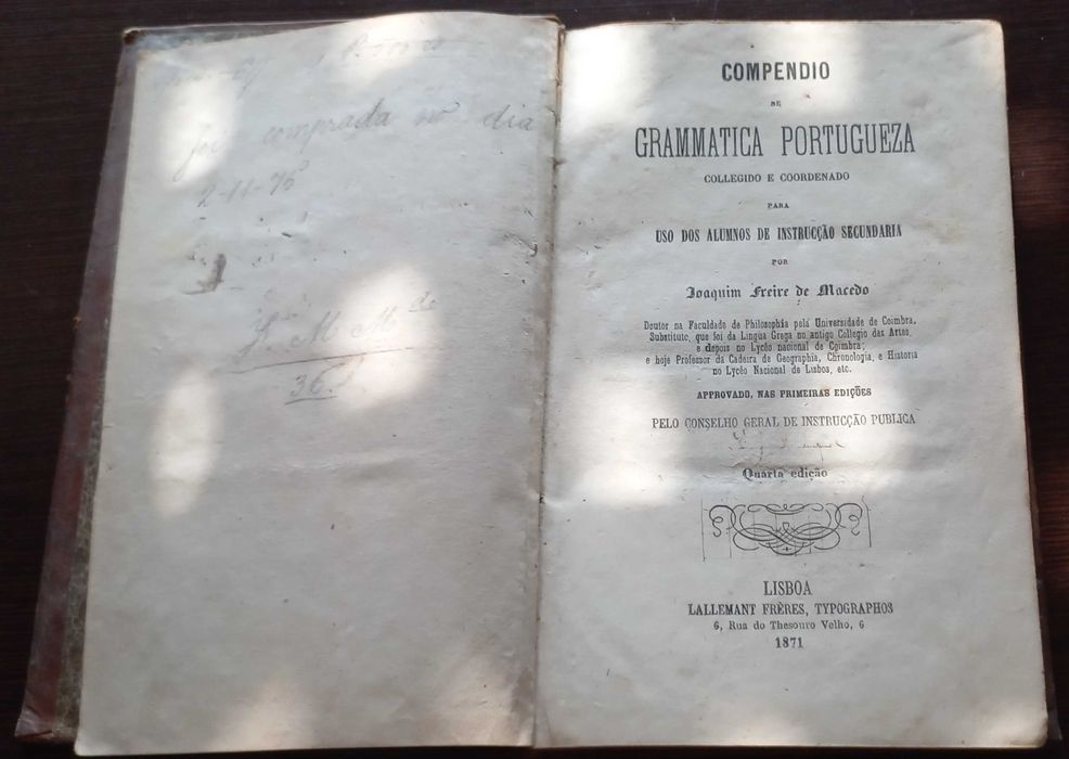 Conjunto de Livros Antigos
