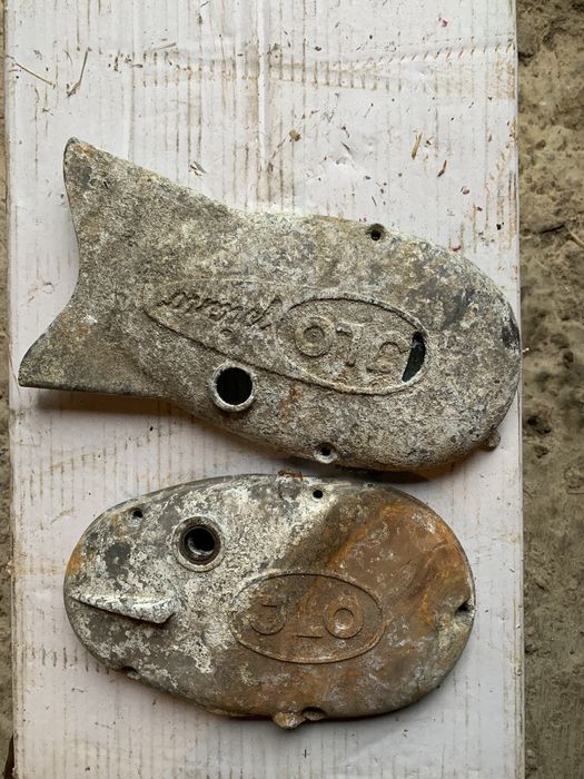 Tampas de motor.  I.  L io.  Usadas em bom  estado