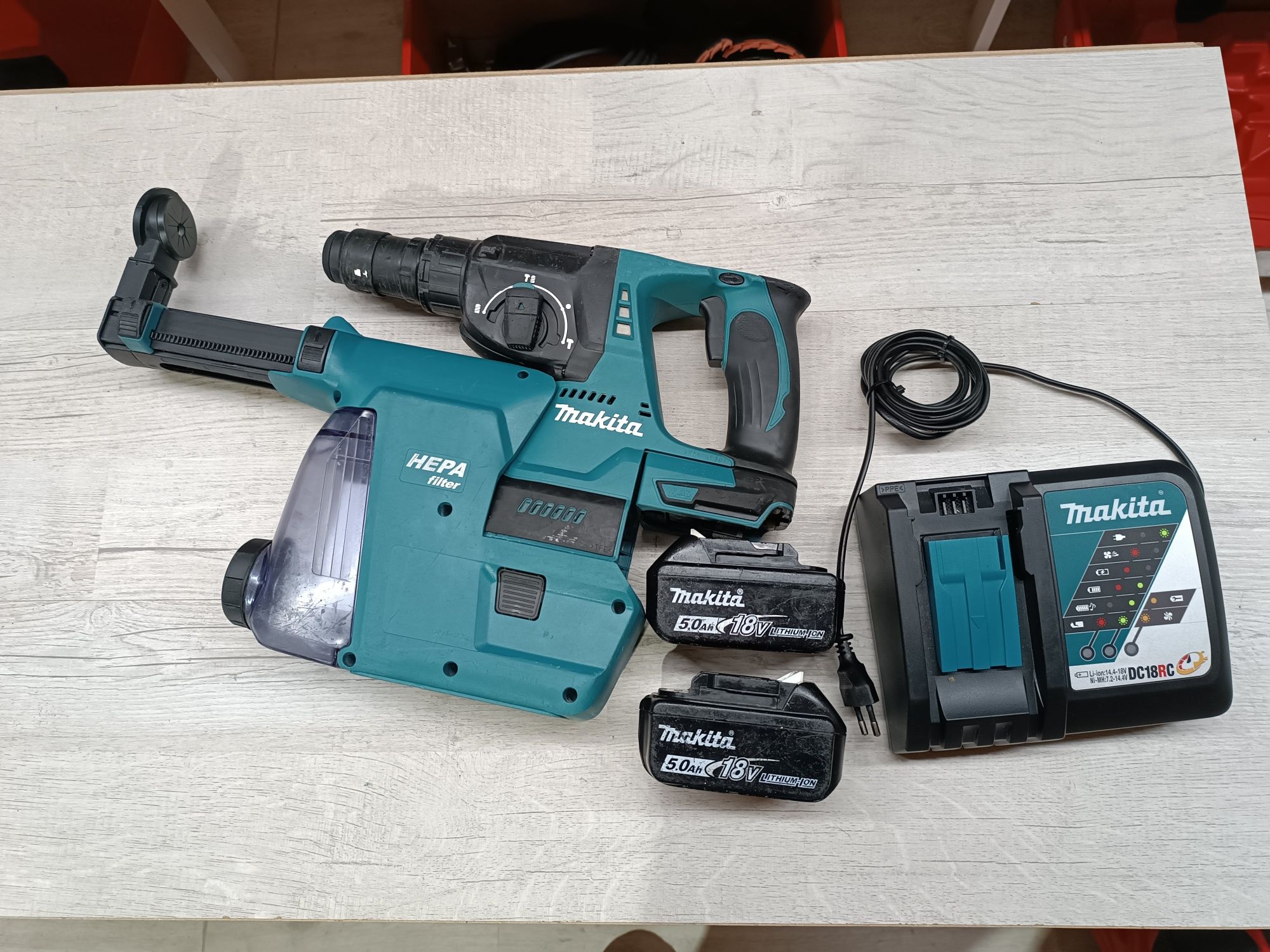 Makita DHR 243+ DX07 пылесос Макита