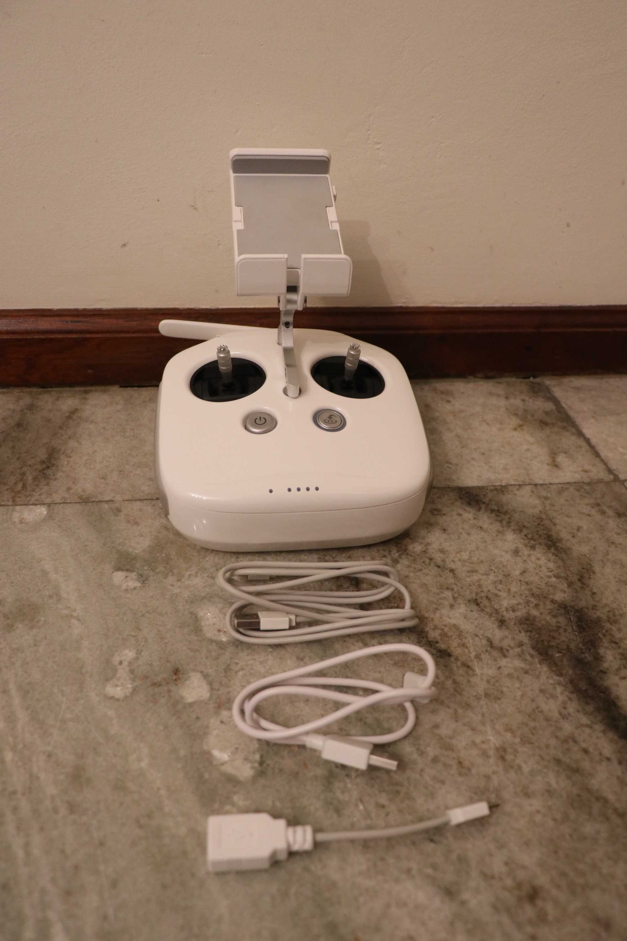 Drone DJI Phantom 4 + HUB carregamento + 8 Hélices + Caixa rígida DJI