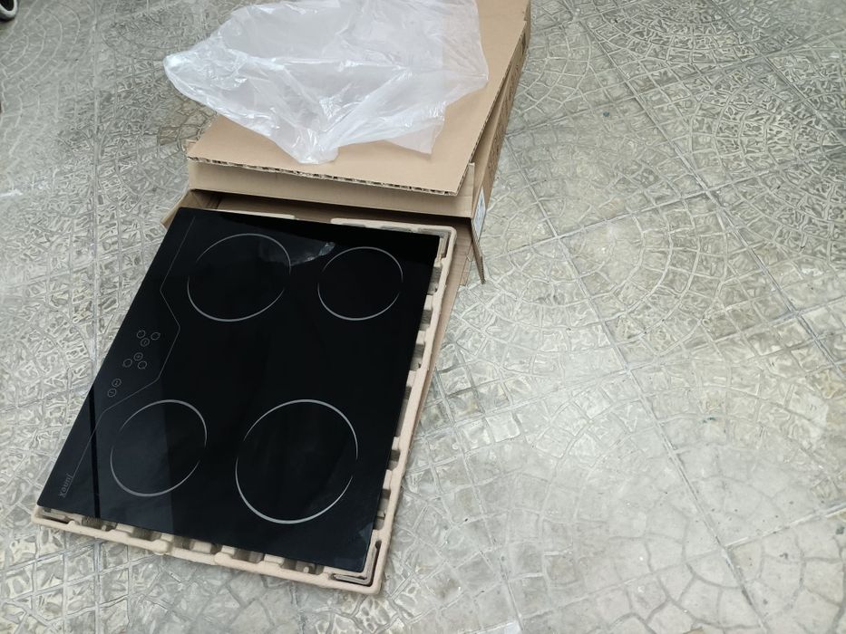 Placa vitrocerâmica Junex 3 de 4 zonas a funcionar (arranjo ou peças)