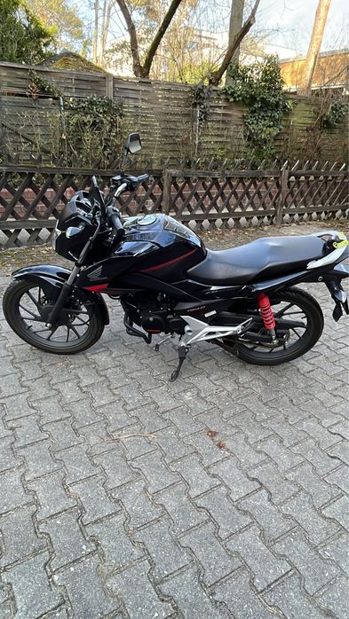 Motocykl honda cb125f