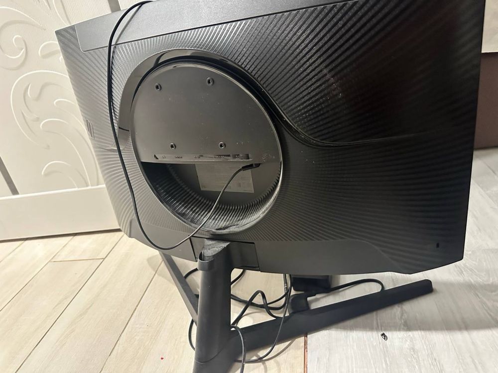 Монитор Samsung Odyssey G5 27” с разбитой матрицей, на запчасти
