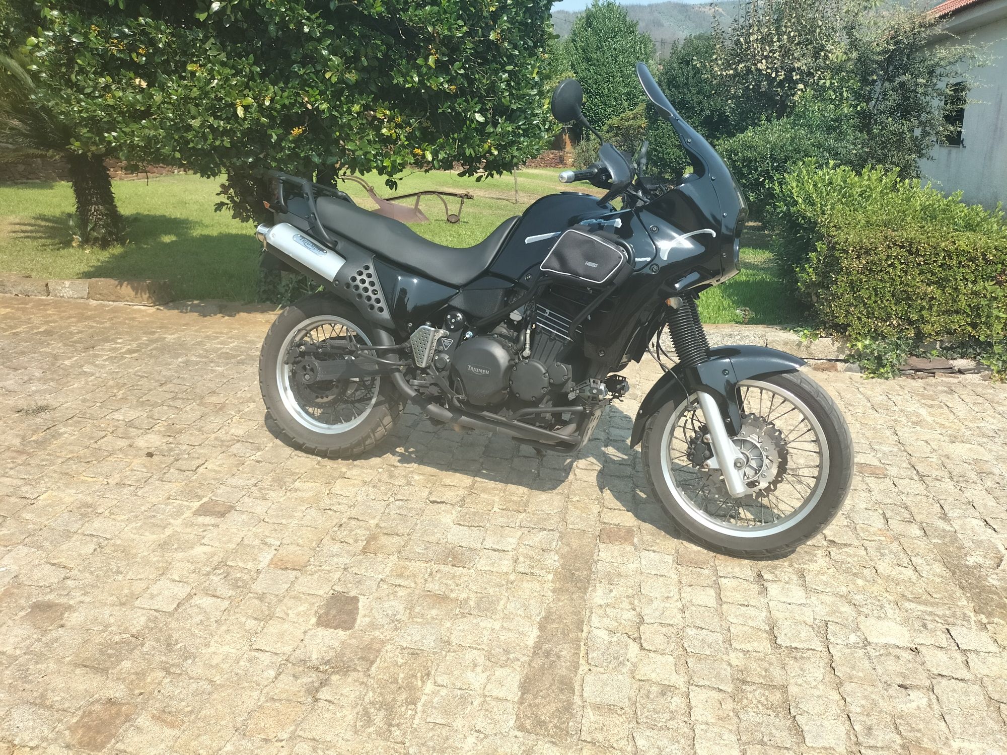 Triumph tiger 900
